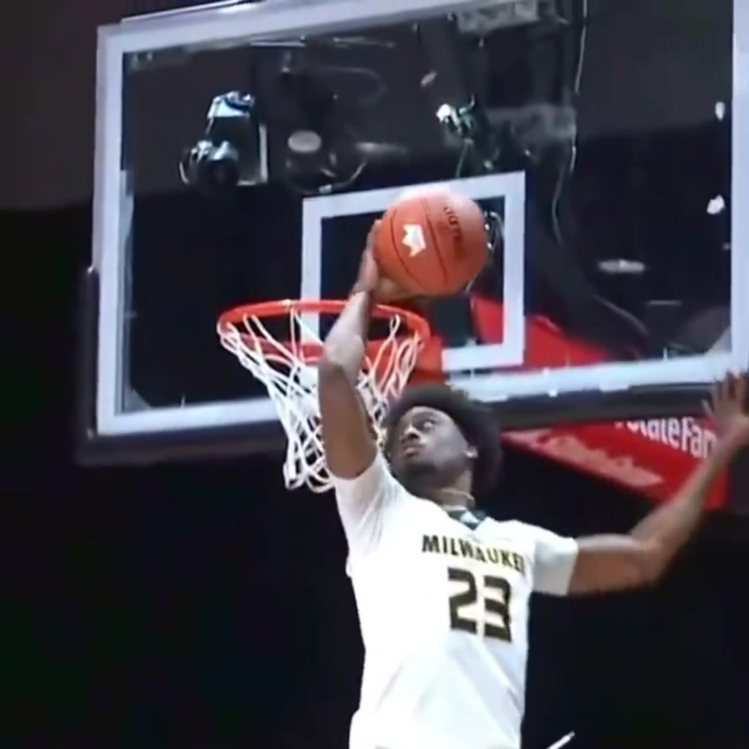 想在扣篮大赛看到的是这样的动作啊