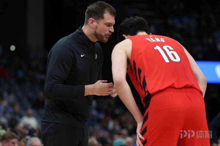 杨瀚森13分钟2分1板 火箭再负开拓者